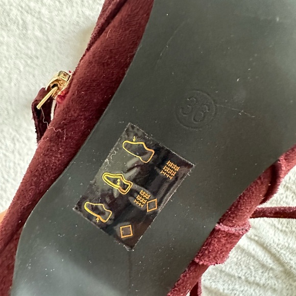 Le Chateau Deep Red Ankle Booties - Picture 4 of 4